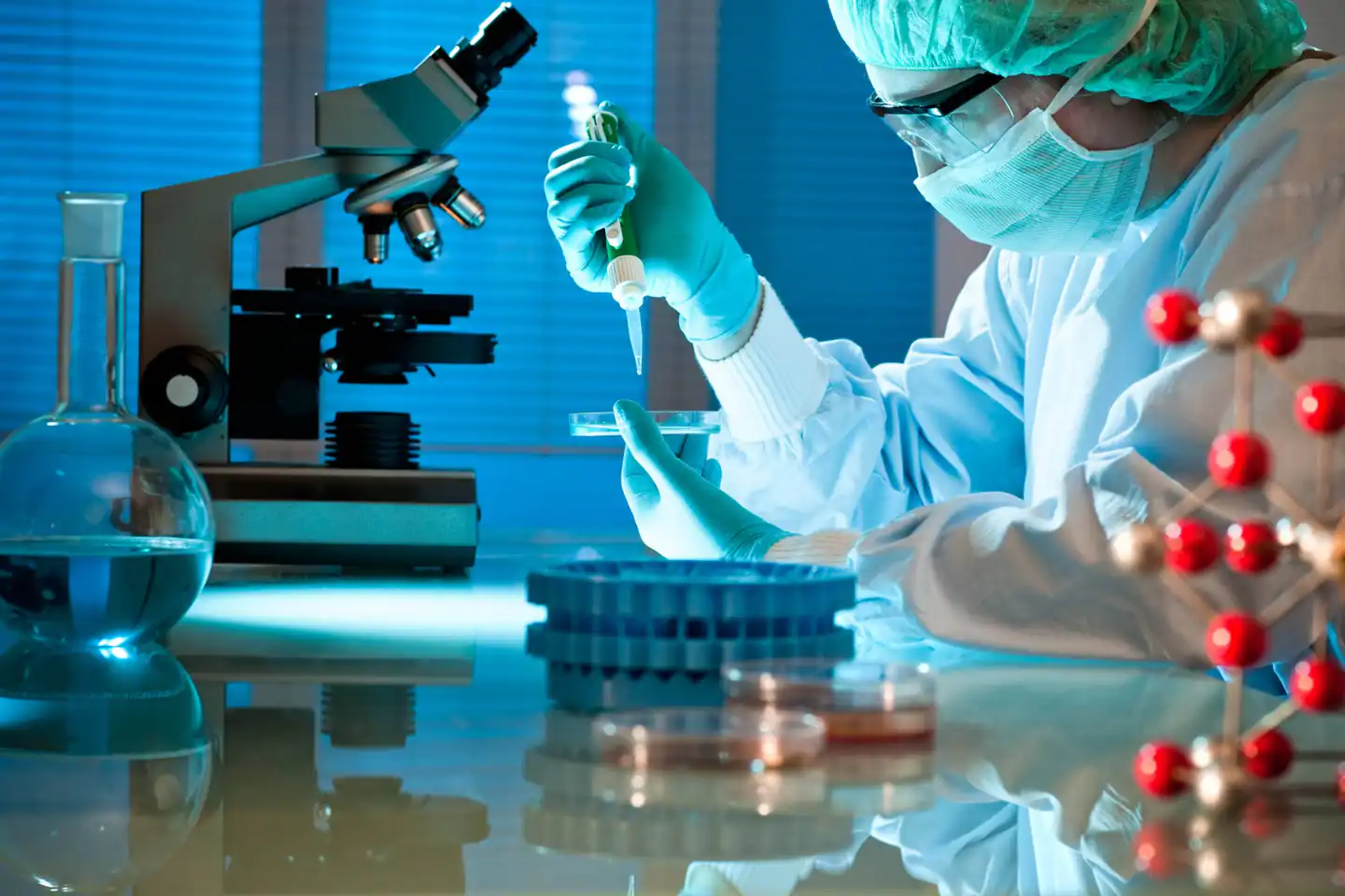 Zamonaviy laboratoriyada tahlil jarayoni